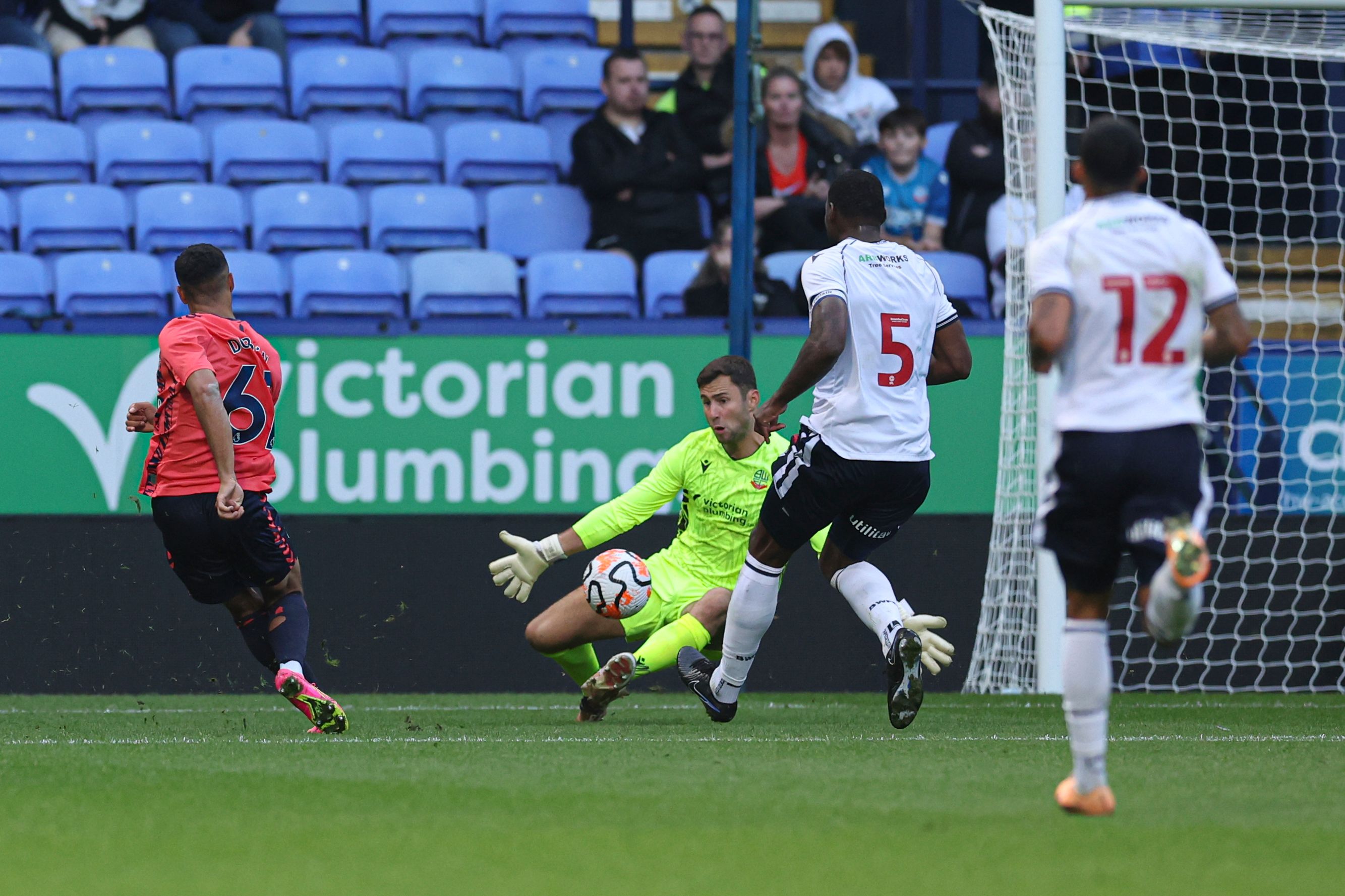 Nathan Baxter save Everton