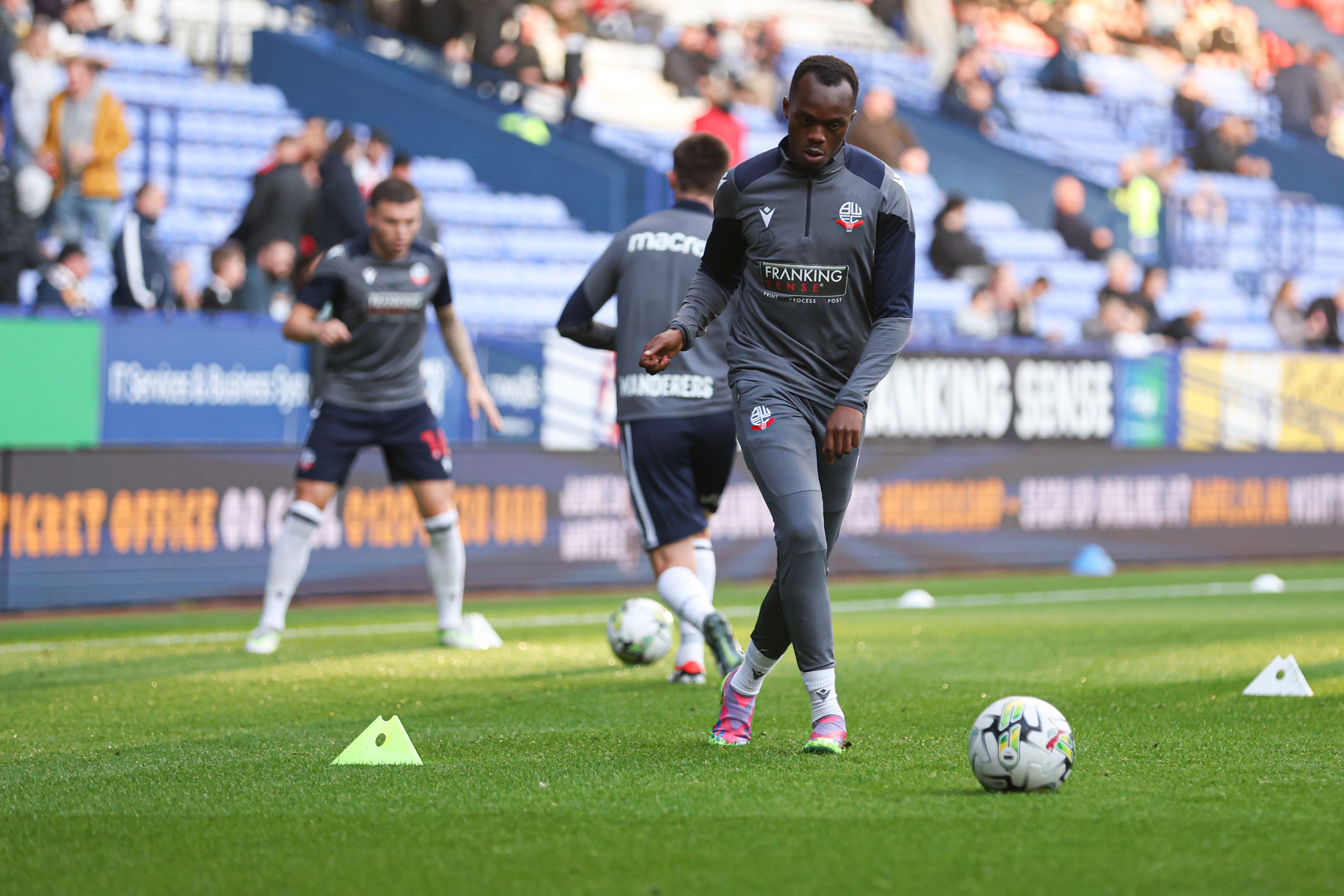 Mendes Gomes warm-up