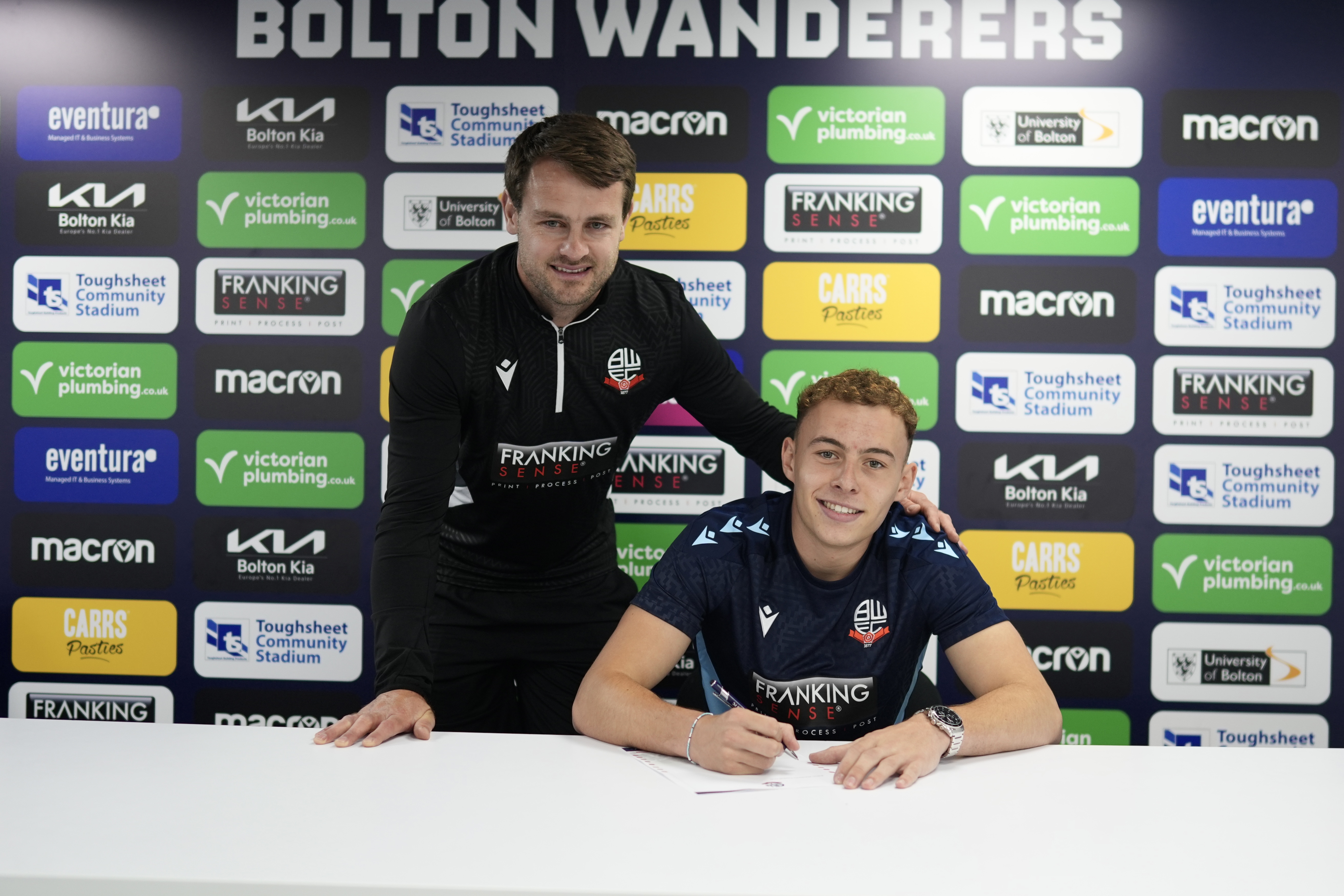 Weston Taylor signing