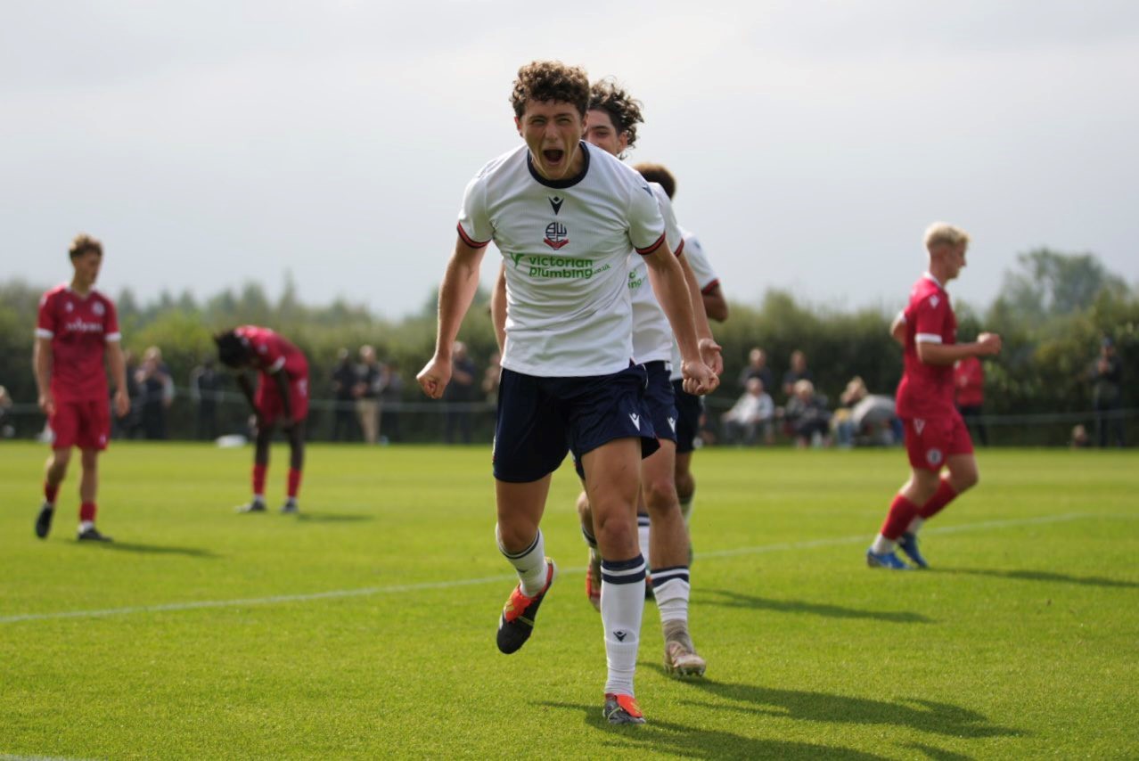 Harry Leigh celebration Accrington