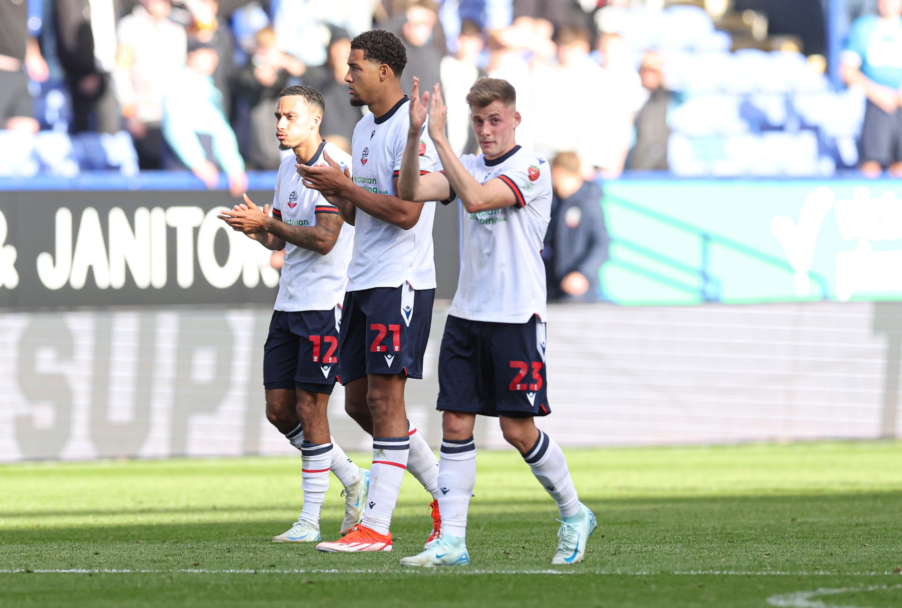 Players' applause Huddersfield