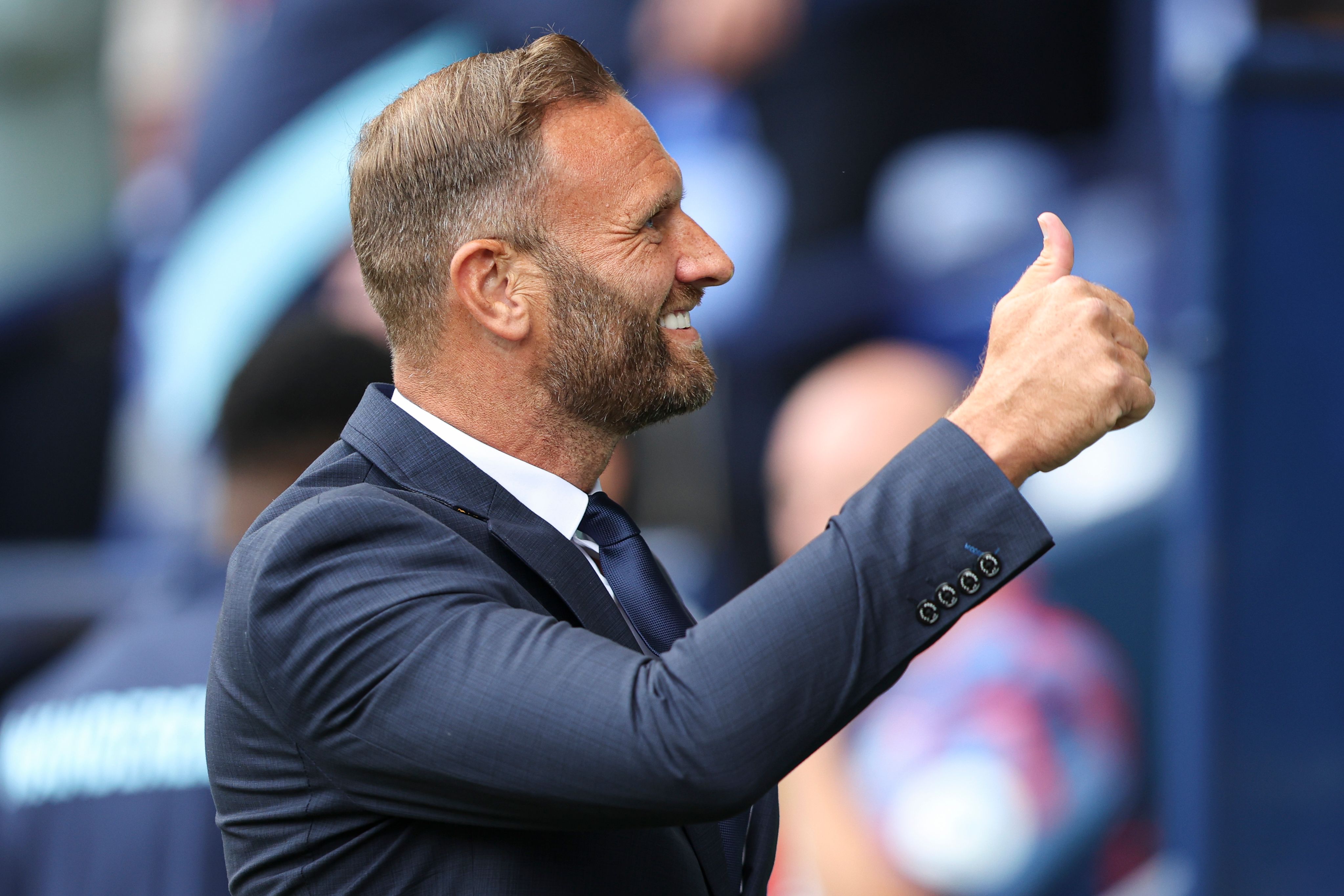 Evatt thumbs up suit