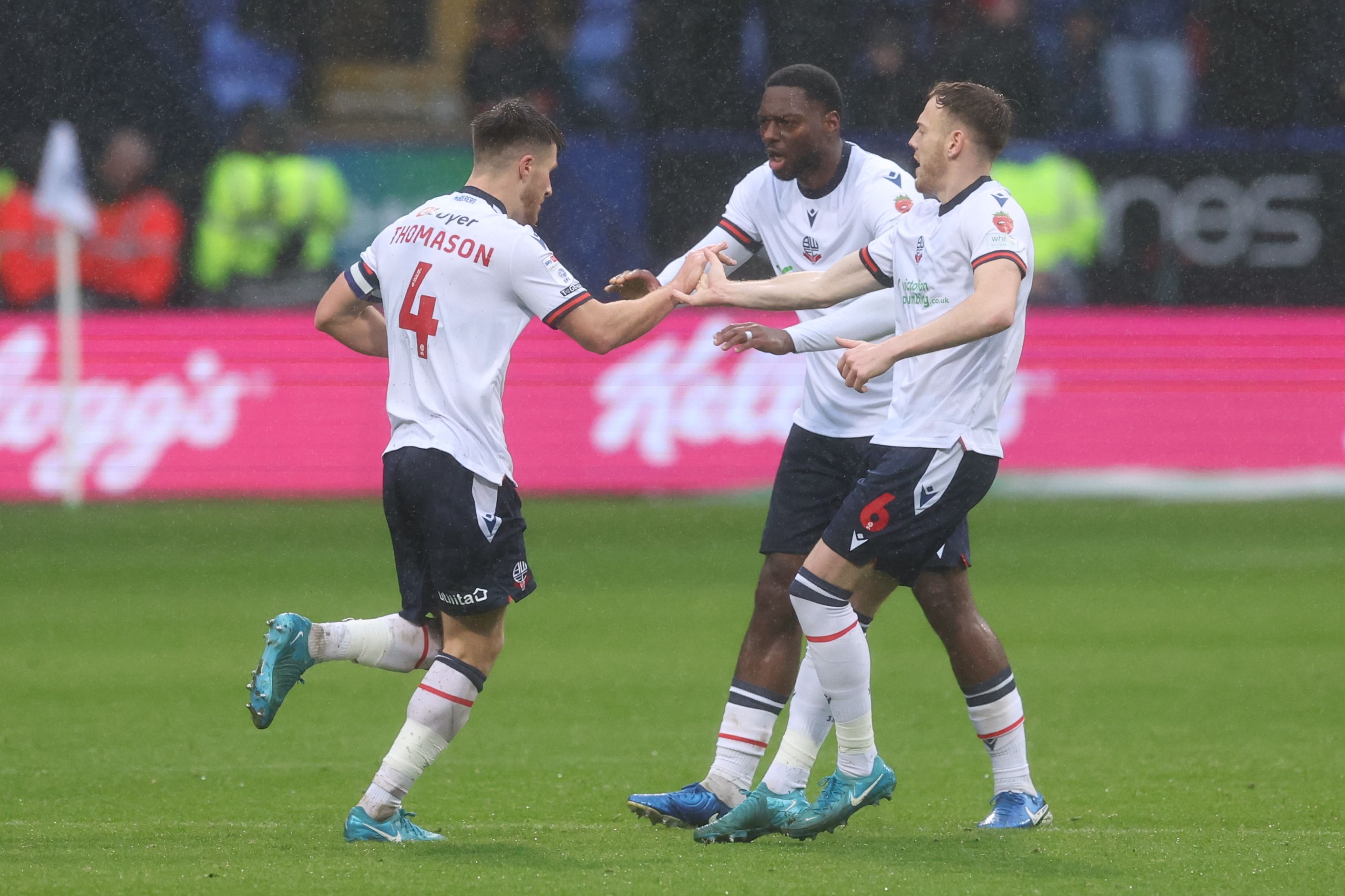 Thomason goal celebration Blackpool