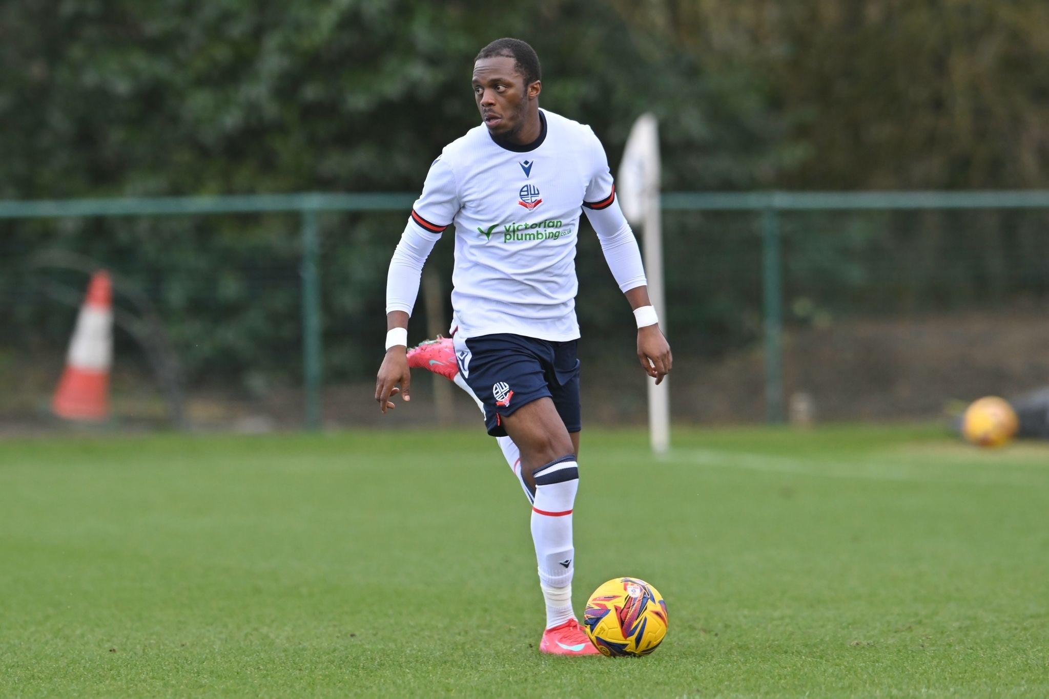Carlos Mendes Gomes action B Team
