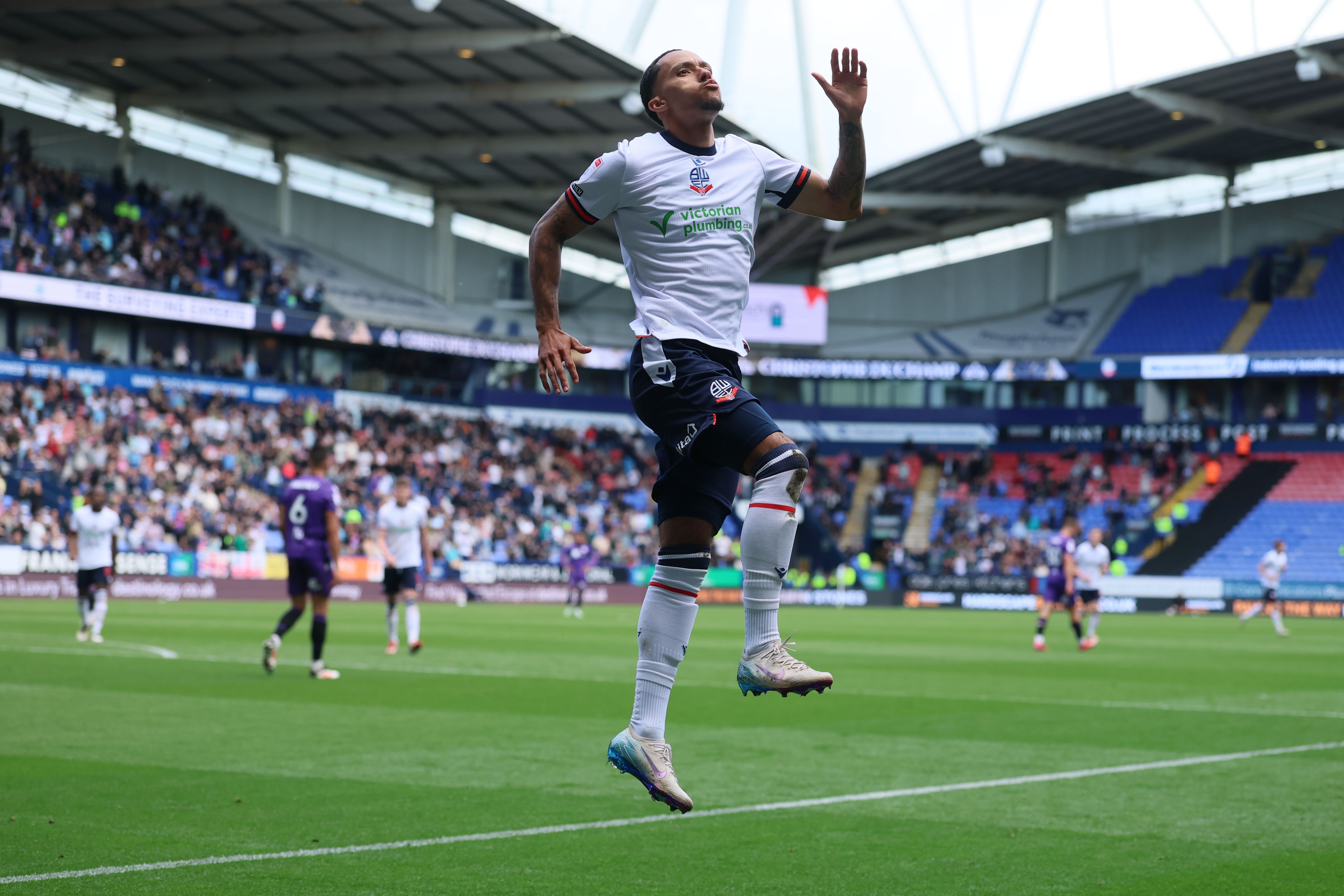 Josh Dacres-Cogley goal celebration Stevenage