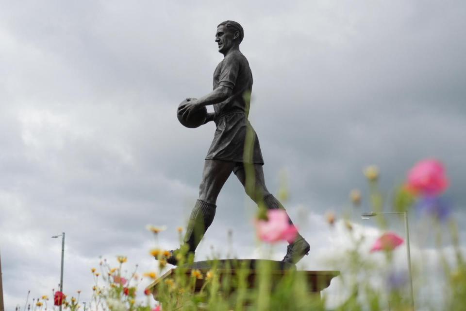 Nat Lofthouse statue