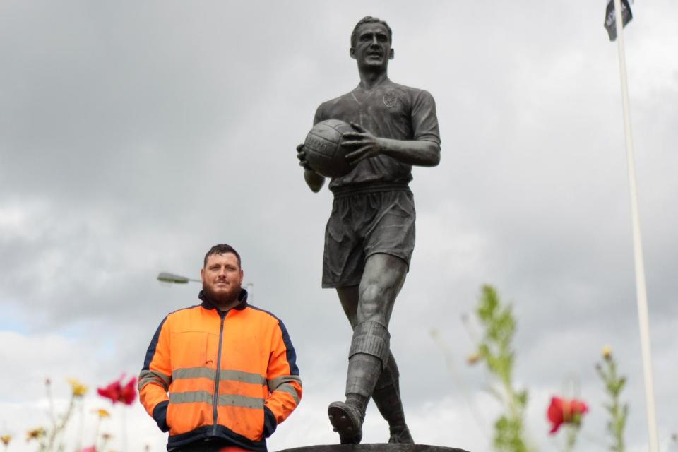 Craig Carroll Nat Lofthouse statue