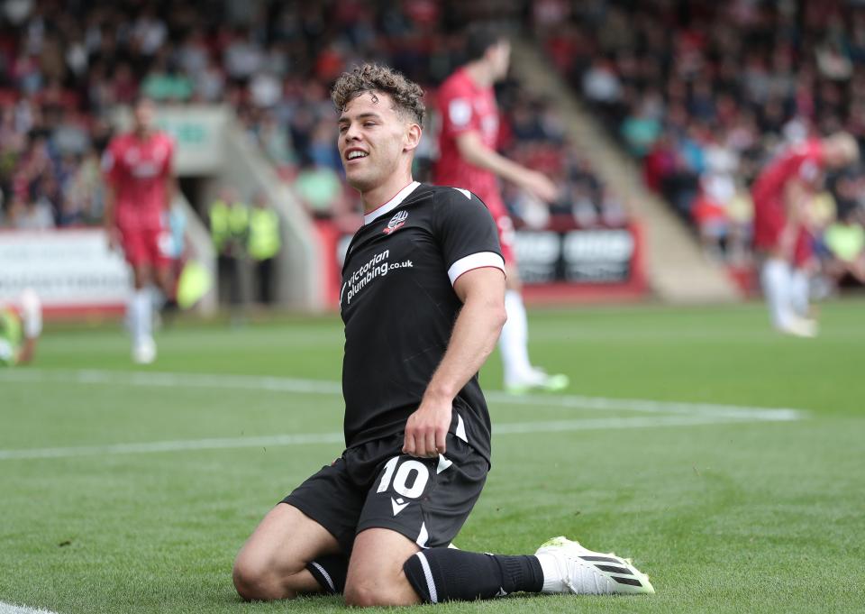 Dion Charles knee slide Cheltenham