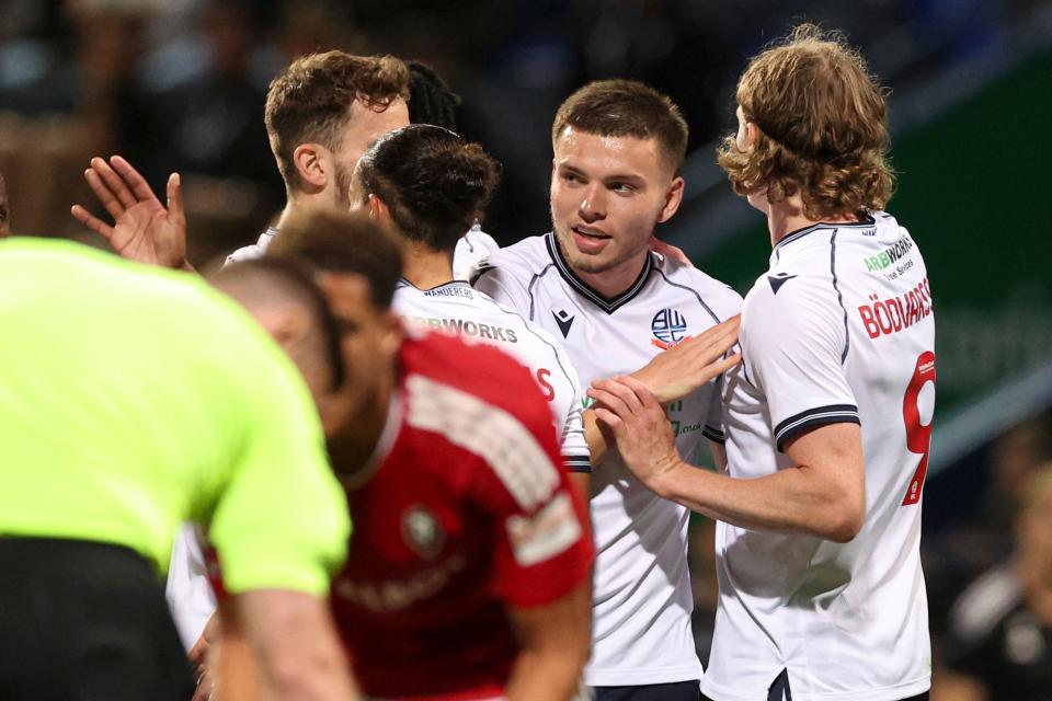 Aaron Morley celebration Salford