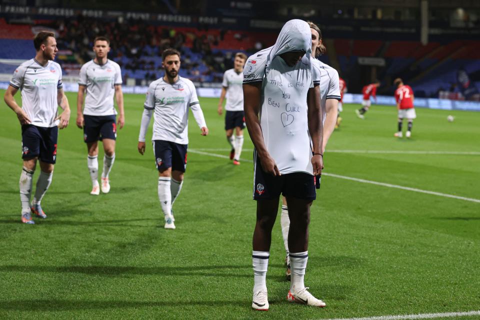 Dan Nlundulu shirt celebration