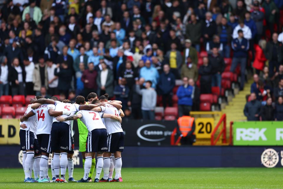 Wanderers huddle Charlton
