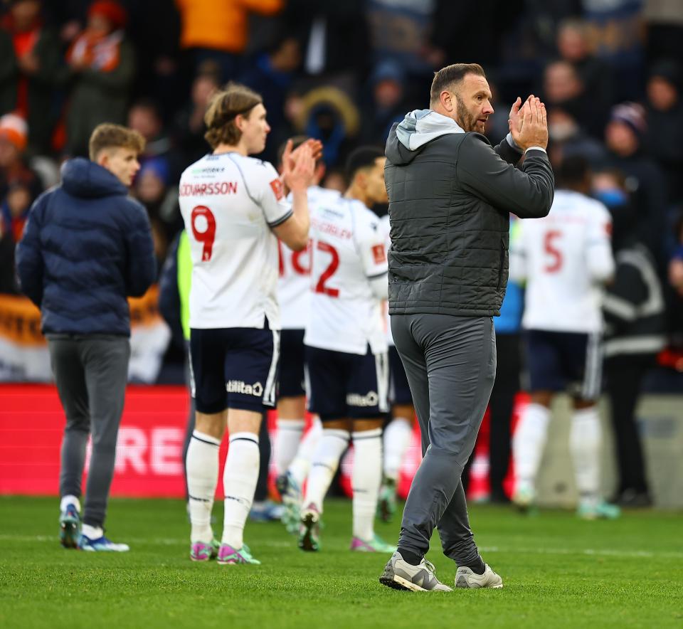 Evatt applause Luton