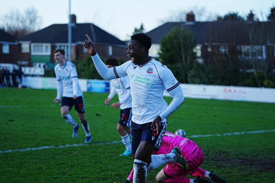 Yoro celebration Blackpool