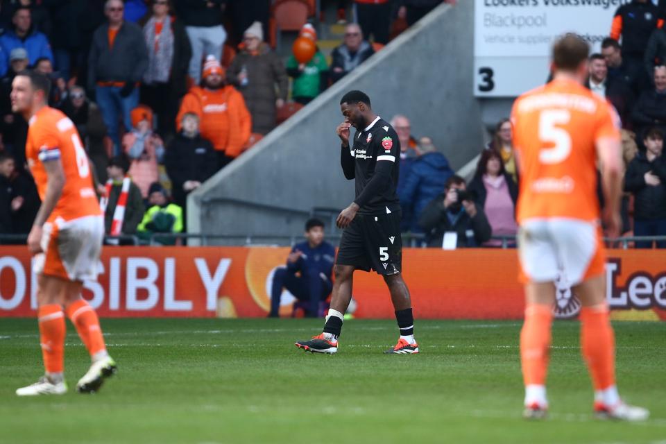 Ricardo Santos sent off Blackpool