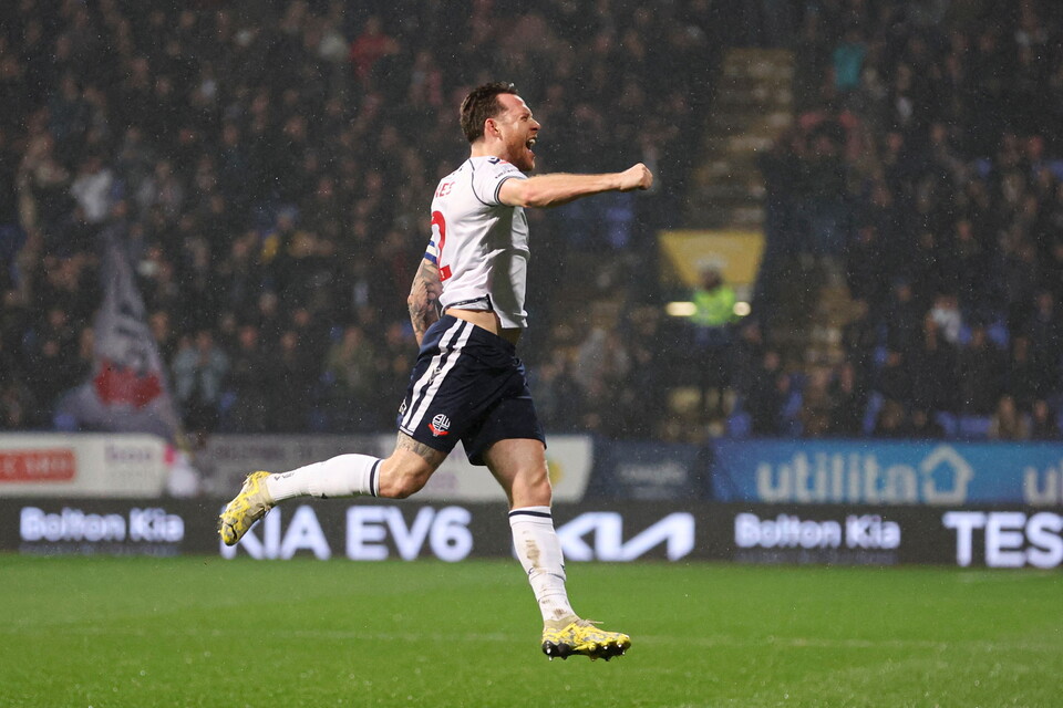 Gethin Jones celebration Wycombe
