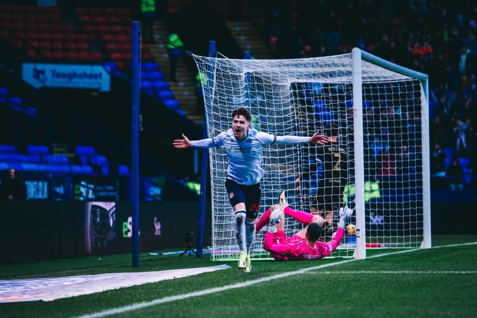 Zac Ashworth goal celebration Barnsley