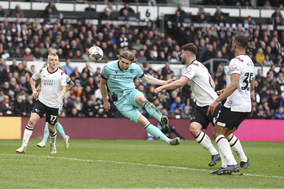 Jon Dadi Bodvarsson header Derby
