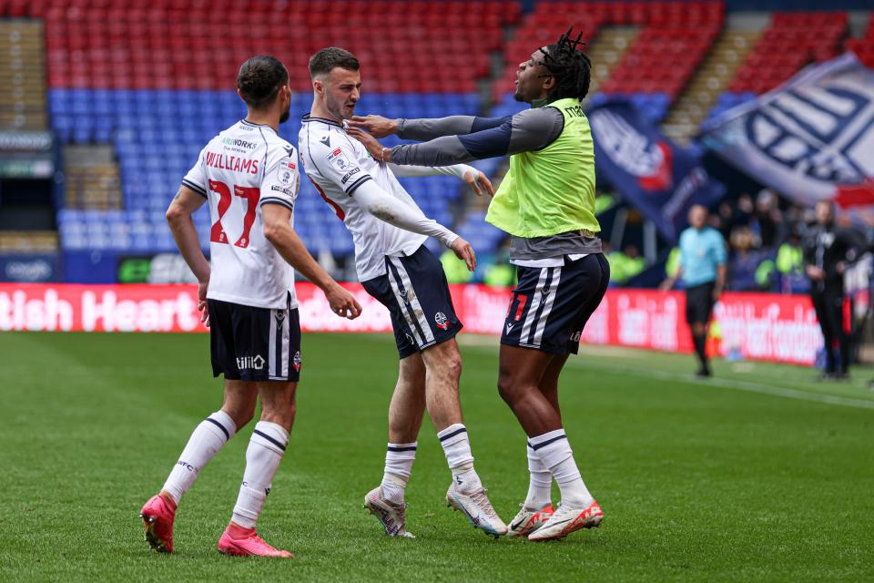 Collins Nlundulu celebration Port Vale
