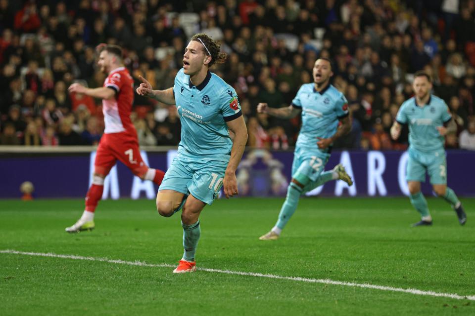 Dion Charles celebration Barnsley penalty