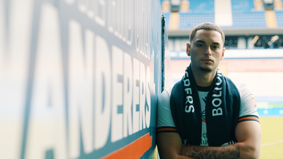 Klaidi Lolos signing tunnel