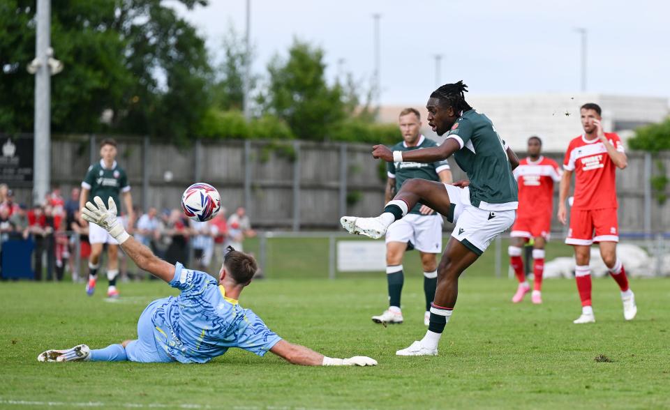 Dan Nlundulu chance Middlesbrough