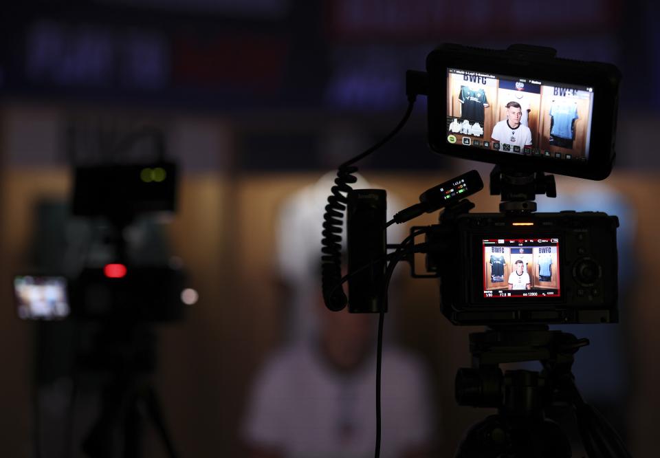 Schon camera signing