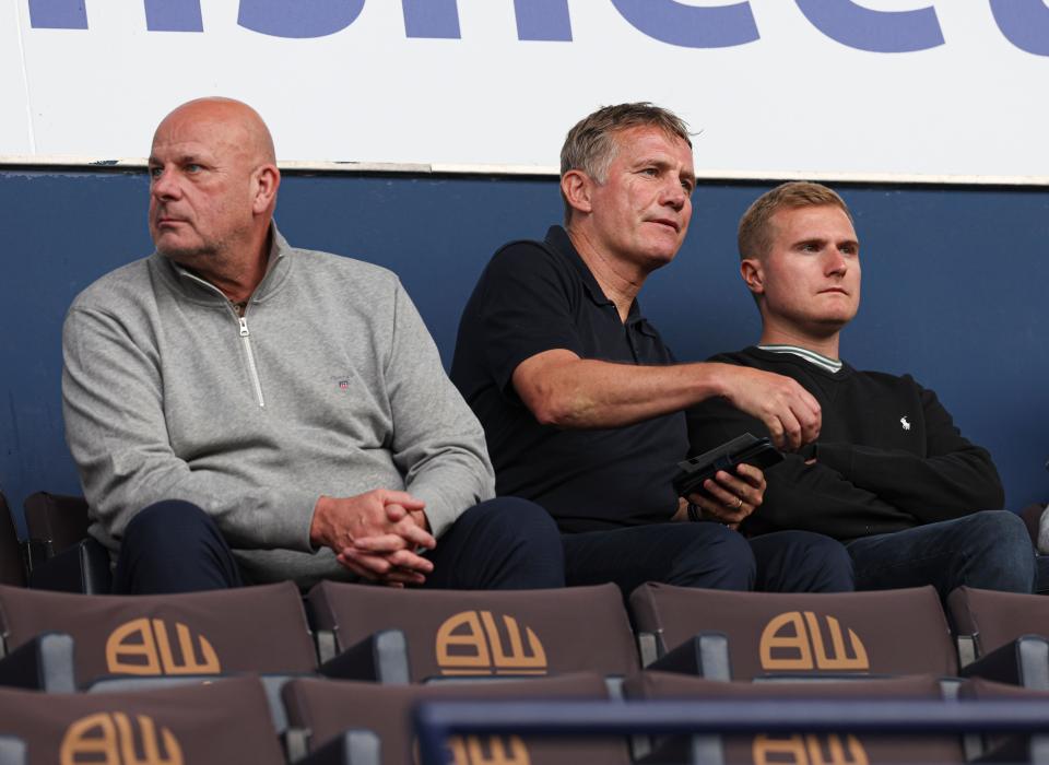 Phil Parkinson watching Bolton