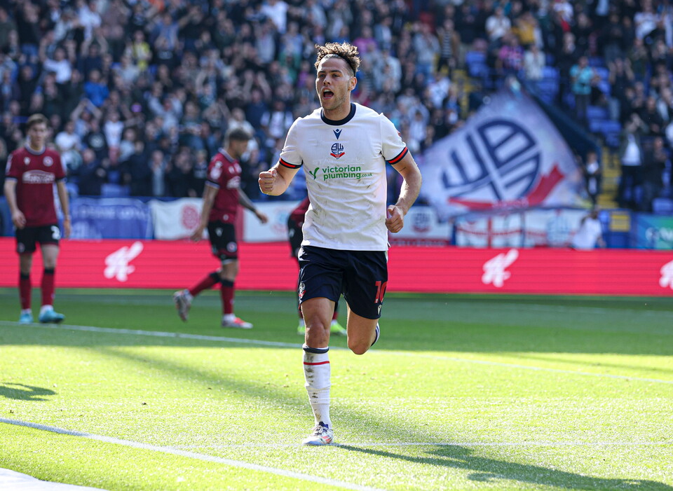 Dion Charles second goal celebration Reading