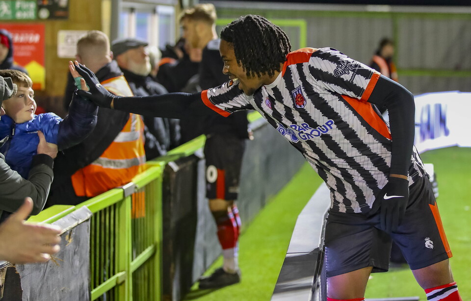 Dubem Eze fan Chorley