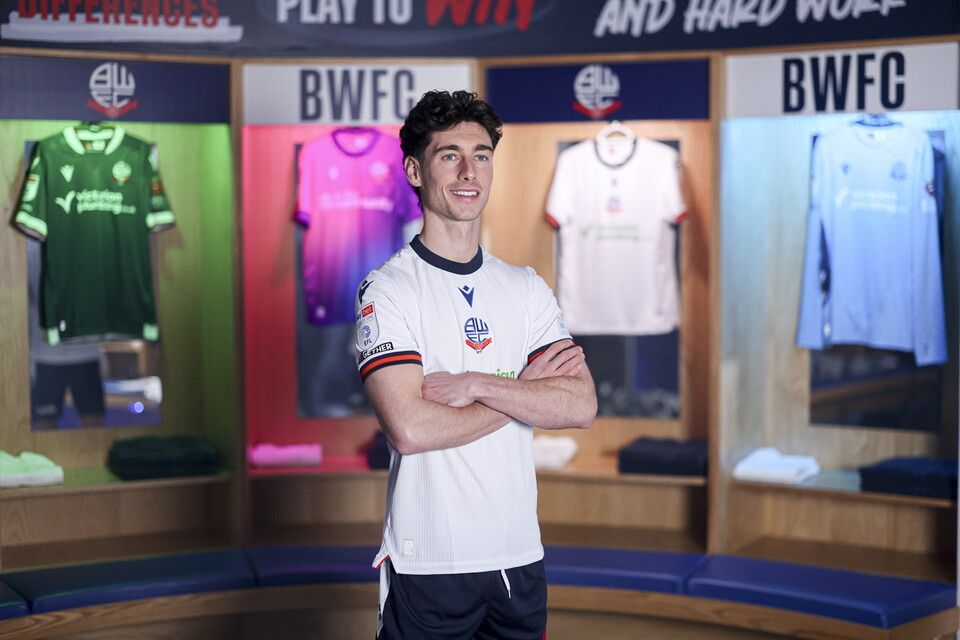 Joel Randall dressing room signing