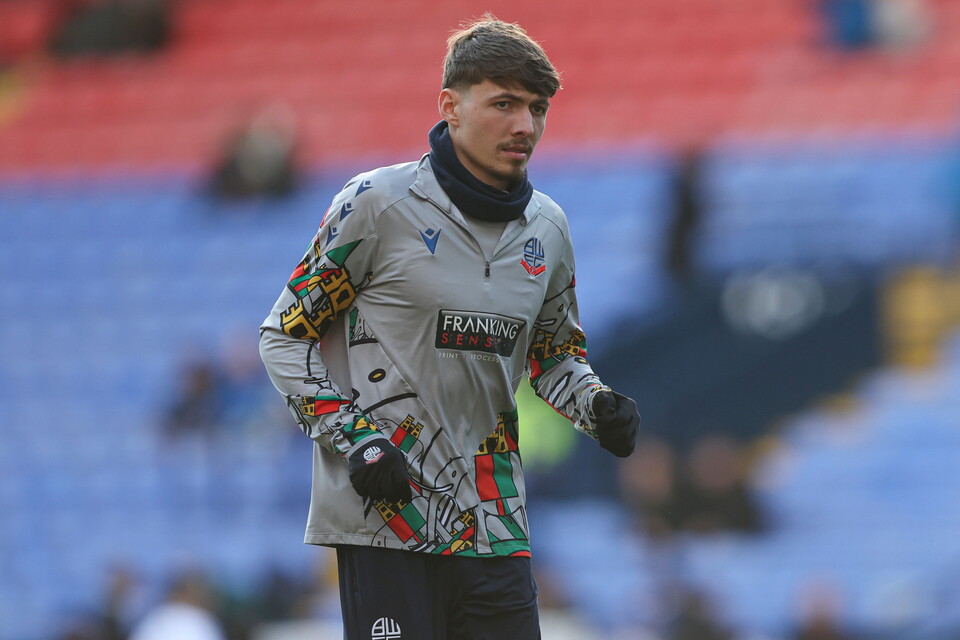 Sonny Sharples-Ahmed warm-up