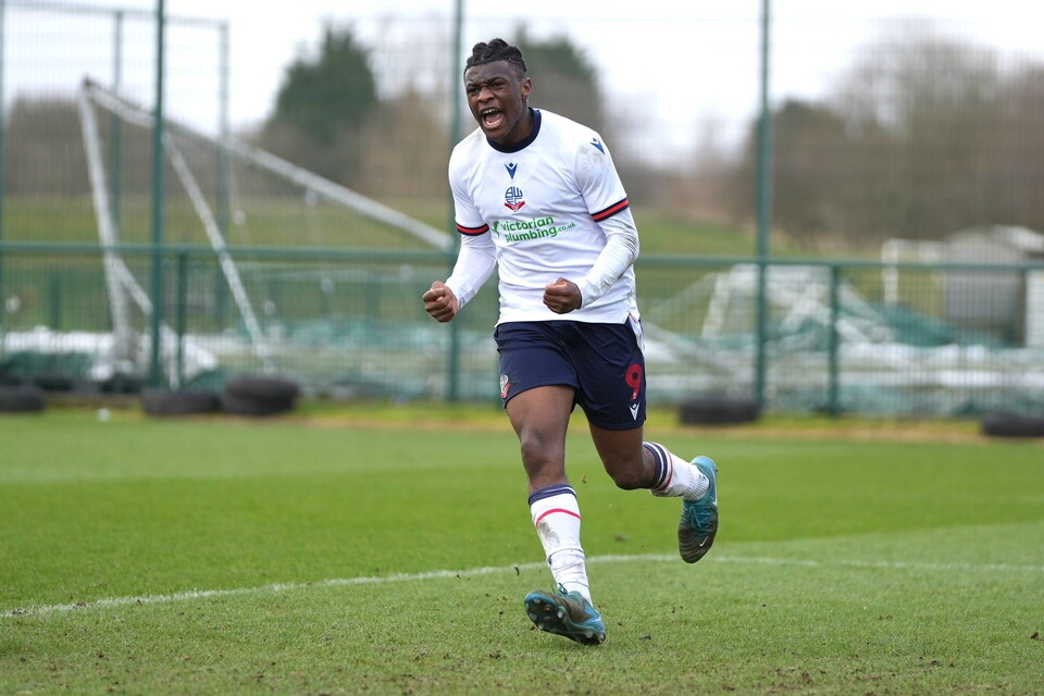 Mark Isong celebration Salford