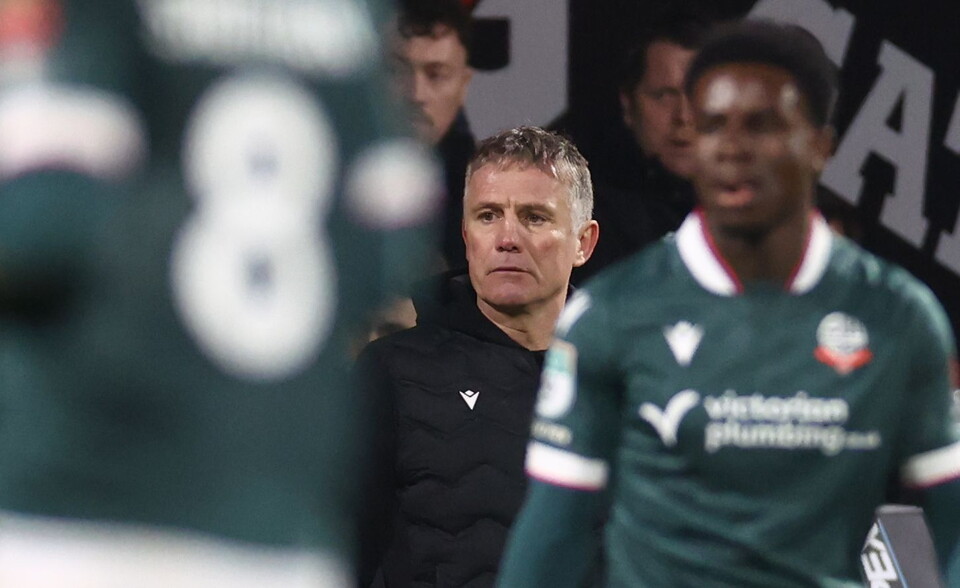 Phil Parkinson touchline Trophy