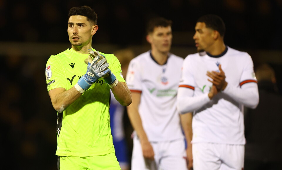 Luke Southwood applause Bristol