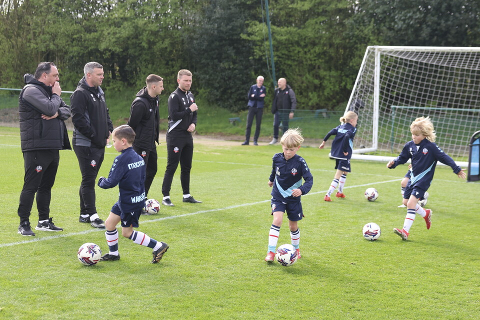 Under 8s dribbling drill in front of Steven Schumacher