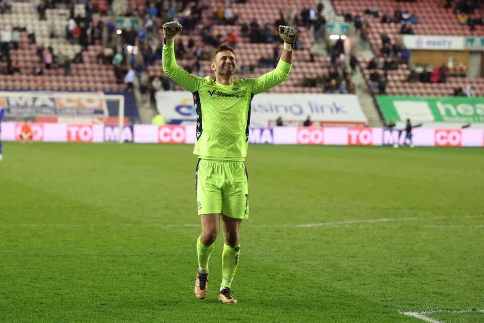 Nathan Baxter celebration Wigan