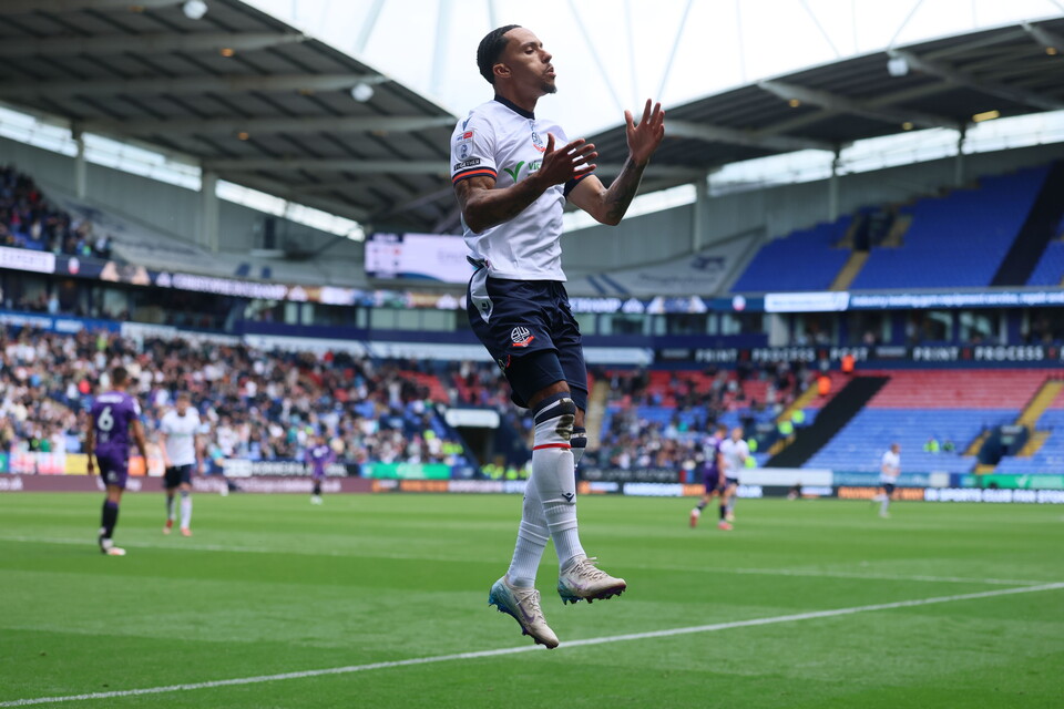 Josh Dacres-Cogley celebration Stevenage