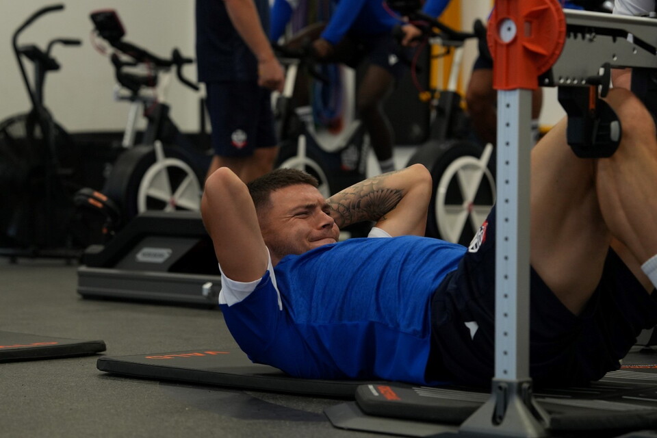 Aaron Morley grimace gym pre-season
