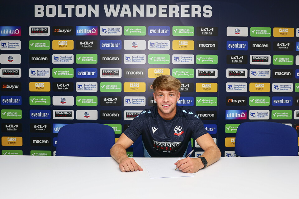 Levi Kendrick signing