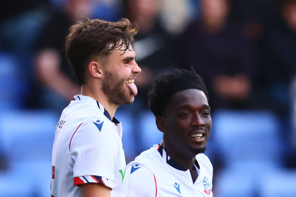 Max Conway celebration Shrewsbury