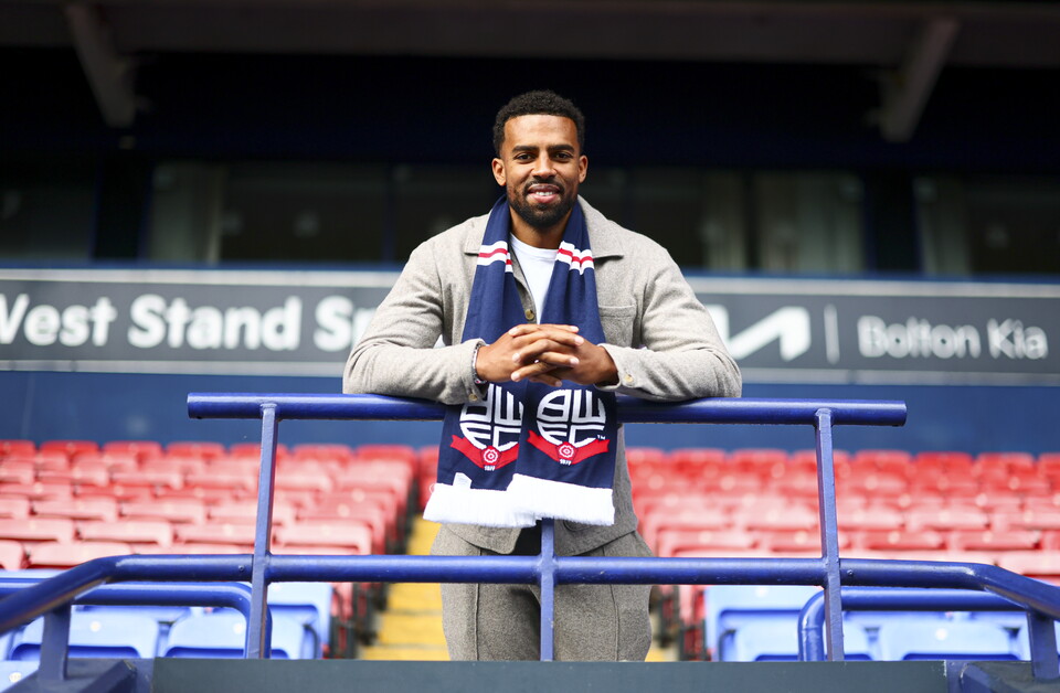 Cyrus Christie signing stand