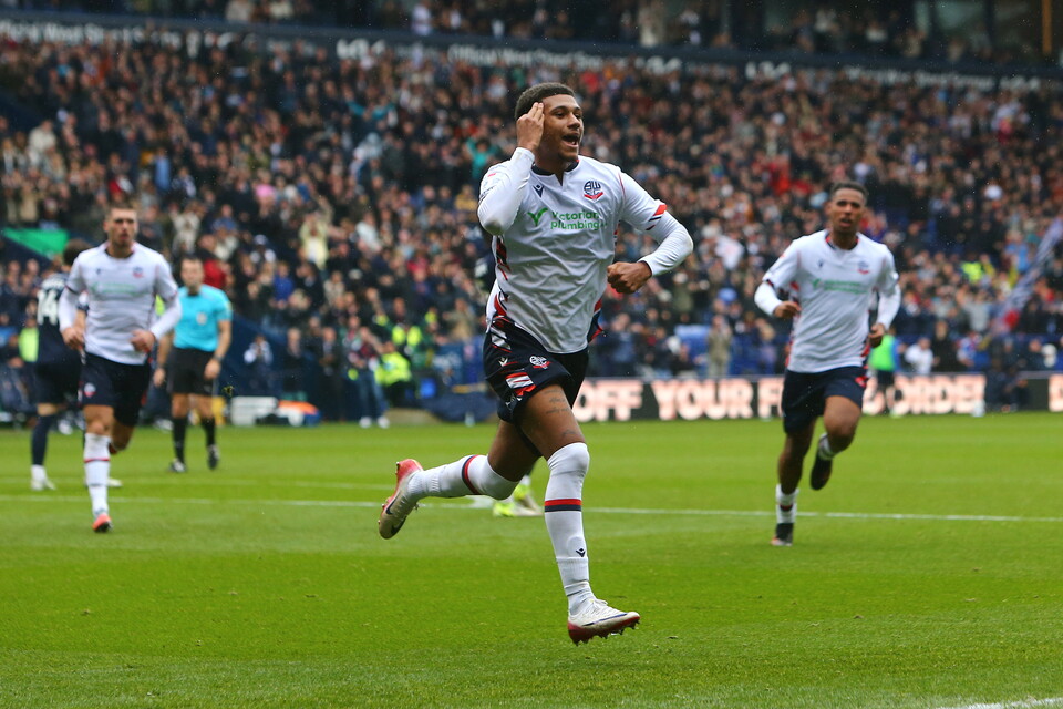 Burstow celebration Wigan