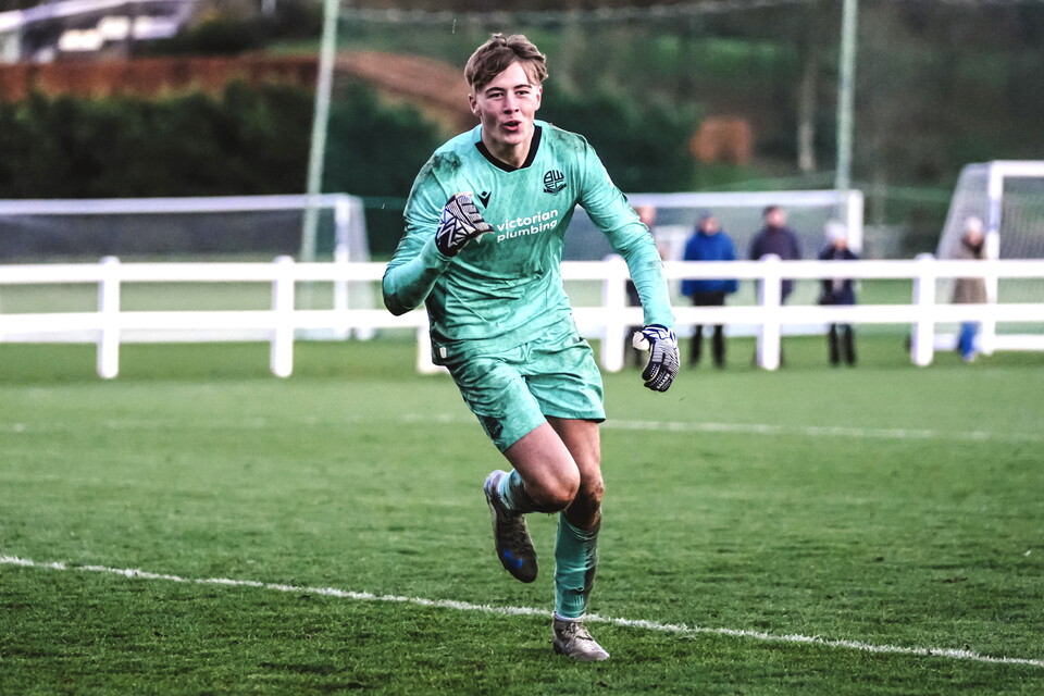 Luke Lomax celebration Blackburn