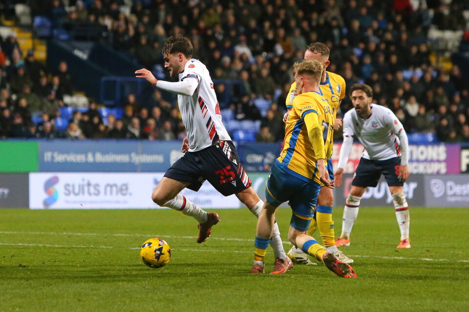 Max Conway penalty shout Mansfield