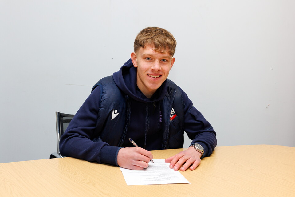 Toby Ritchie signing