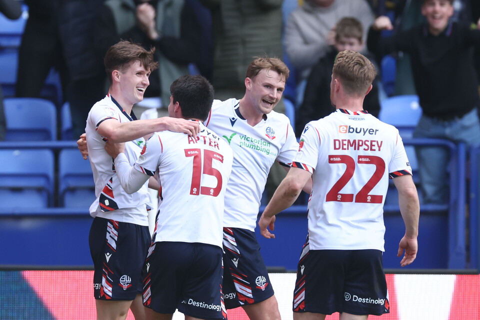 Kenny celebration Stockport