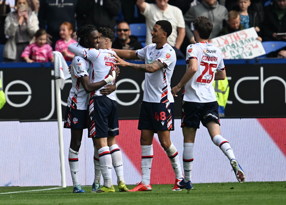Wanderers celebration Luton