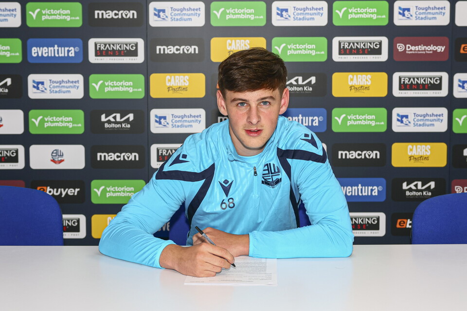 Gabriel Davidson signing