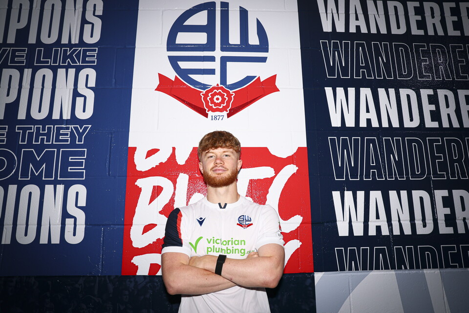 Luca Stephenson signing