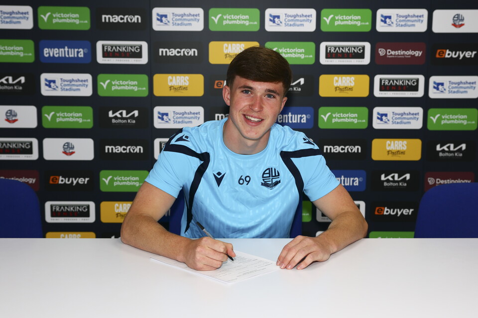 Zak Doyle signing